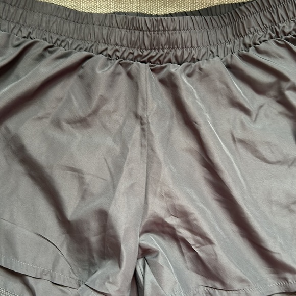 Starting Point woven shorts - Picture 2 of 13